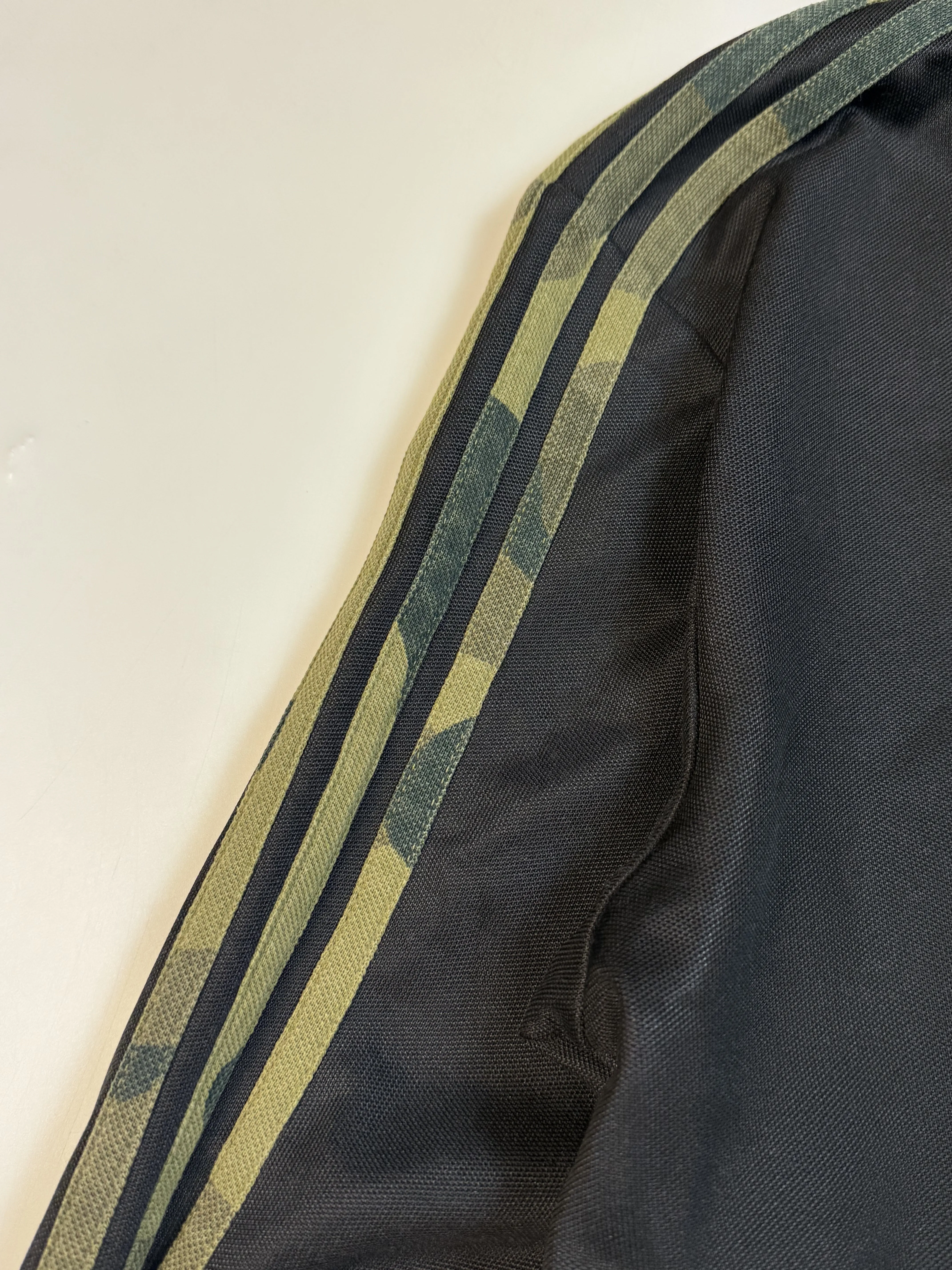 Adidas originals track top (S)