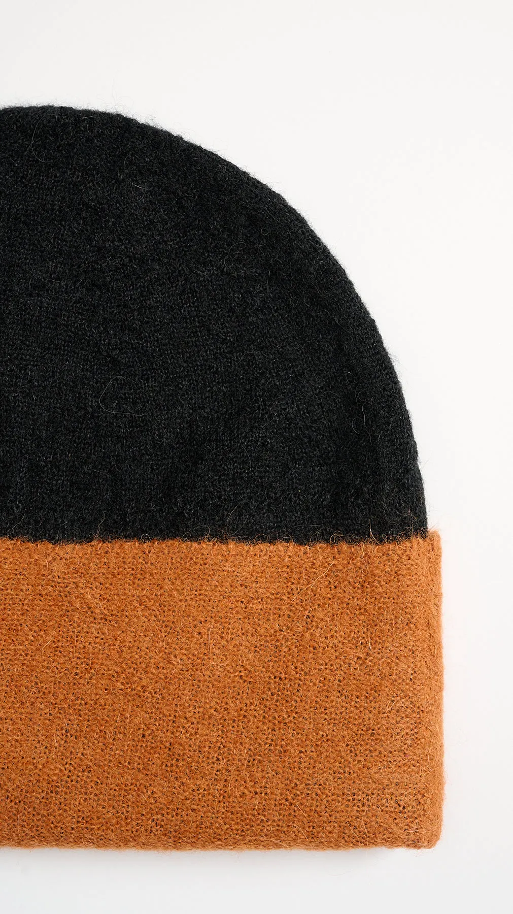 Interplay Beanie in Black Hued